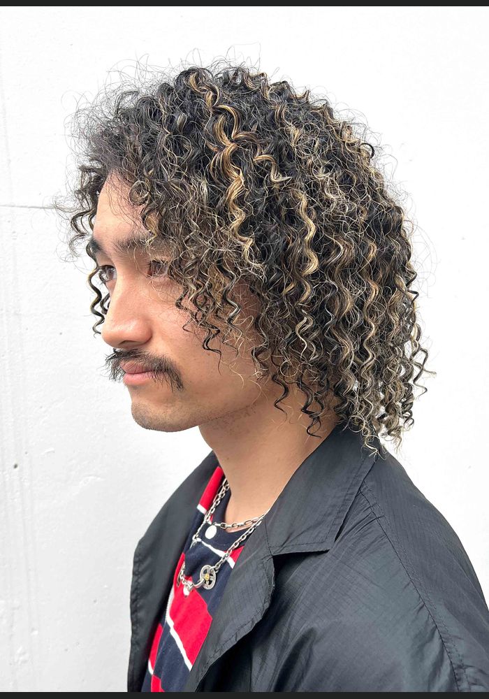 メンズパーマ スパイラルパーマ ハイライト 外国人風パーマ メンズ アフロ 代官山の美容院はハイセンスな施術と確かな仕上がりでお届けいたします