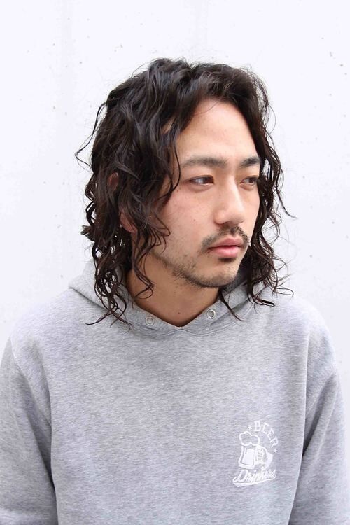 メンズパーマのスパイラルパーマのメンズヘアー