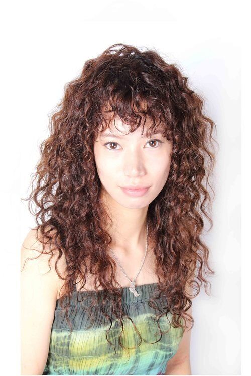 ロングヘアーのスパイラルパーマ
