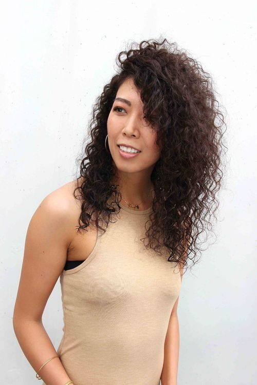 外国人風の強めのスパイラルパーマ