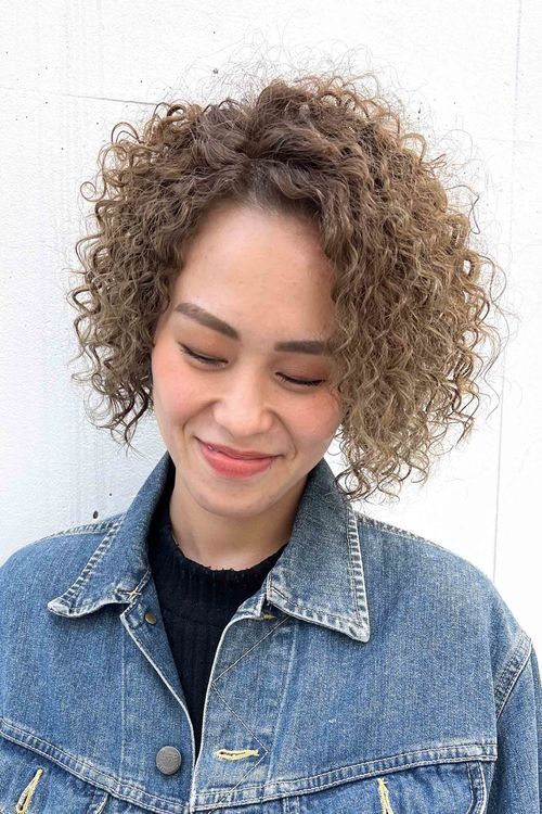 ボブヘアのスパイラルパーマ・ブリーチ毛のスパイラルパーマ