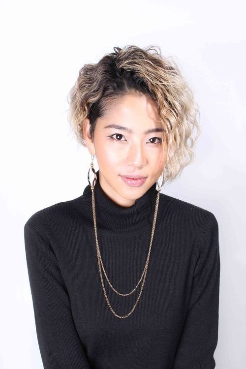 ブリーチ毛のスパイラルパーマやコーンローやブレイズやエクステなどの特殊系ヘアーは代官山 渋谷 恵比寿 中目黒から近い美容室 美容院ラブロックへ。