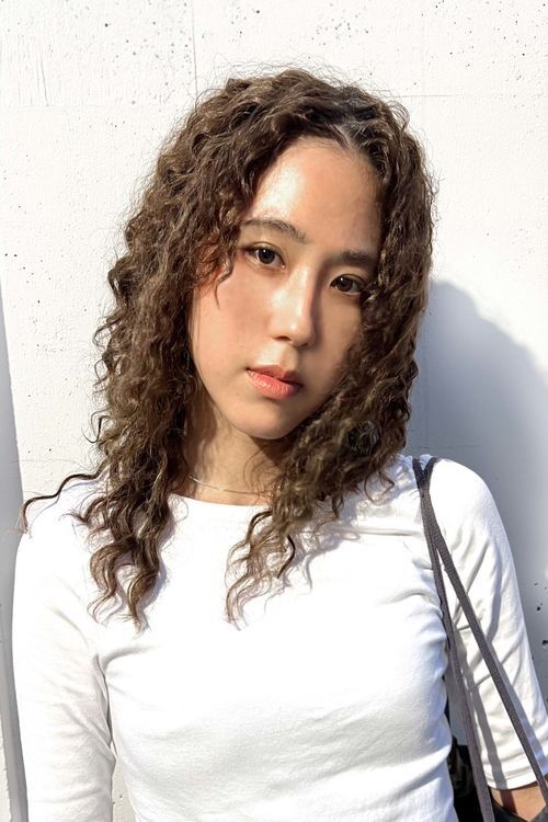 セミロングのスパイラルパーマ・spiralperm