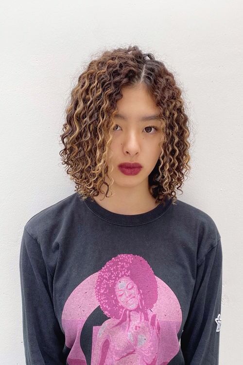 ボブヘアのスパイラルパーマ・ハイライト