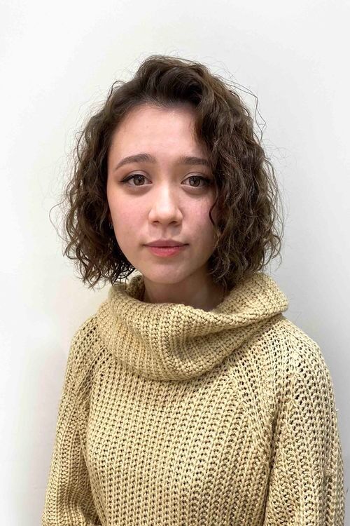 ボブヘアのスパイラルパーマ・外国人風アッシュブラウン