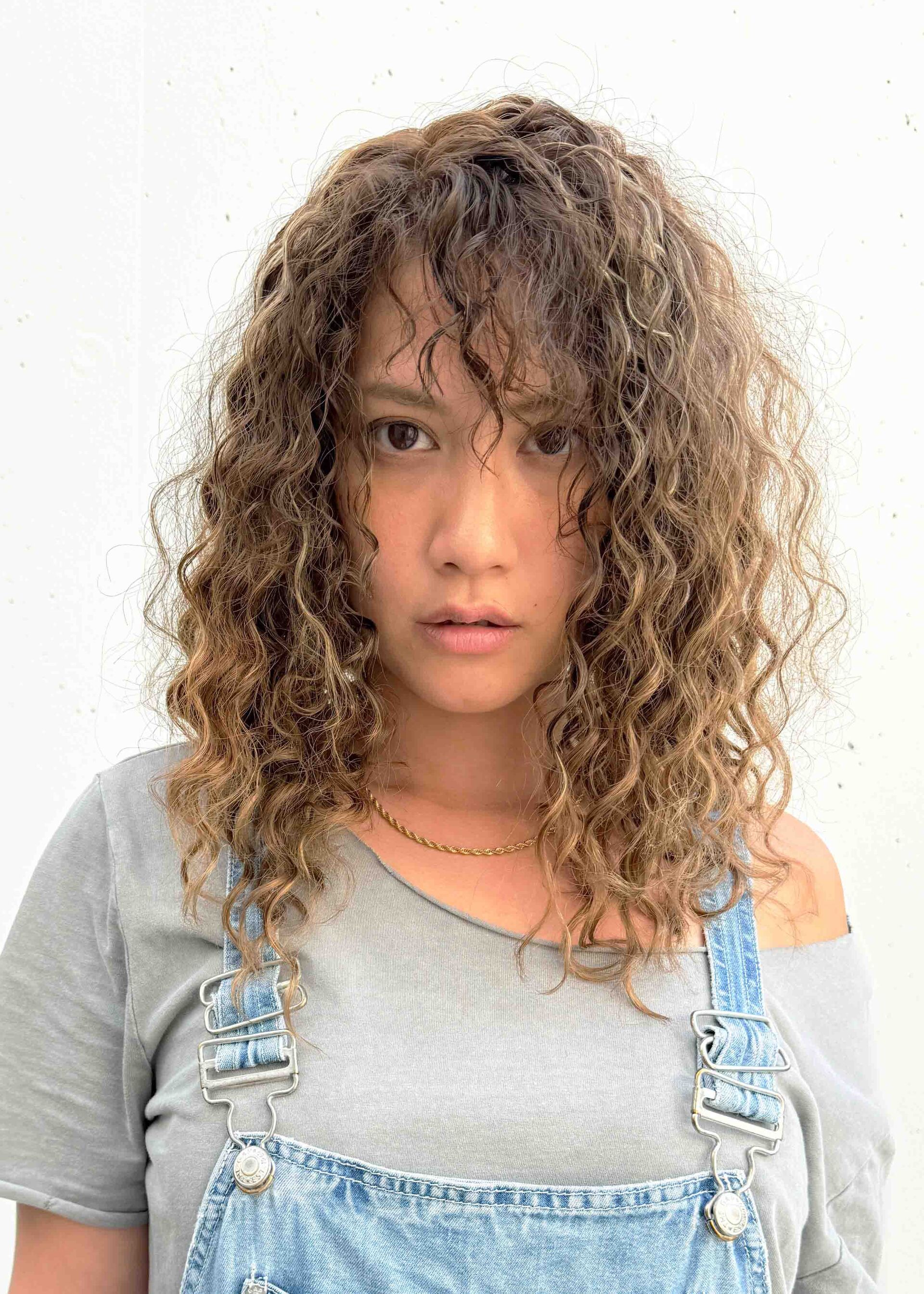 スパイラルパーマ.ブリーチ毛のパーマ.外国人風パーマ.ロングヘアのパーマ