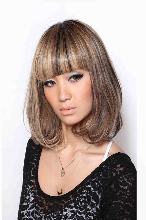 ボブヘアーのハイトーンカラーのハイライトとローライト