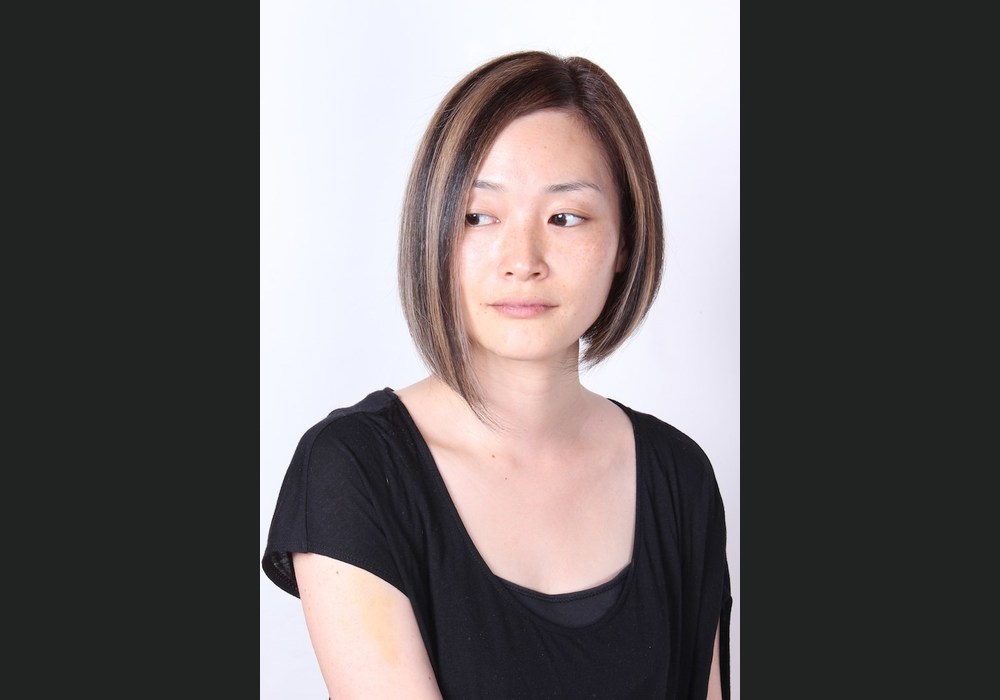 前下がりボブ。ハイライト＋ローライト正面