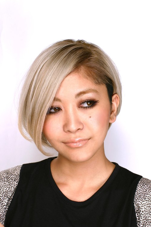 ハイトーンカラー・ブロンド・ショートカット・グラデーションカラー