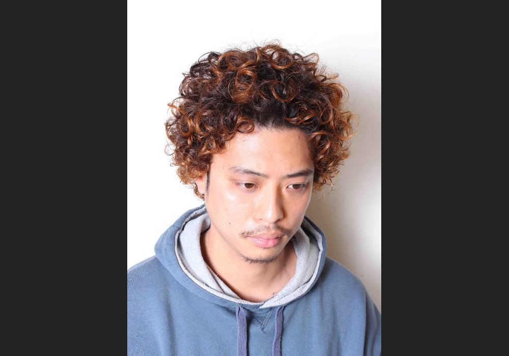 メンズパーマのサーファー風クルクルパーマ メンズ アフロ 代官山の美容院はハイセンスな施術と確かな仕上がりでお届けいたします